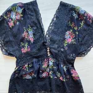 💗 Navy lace v neck top with pink floral accents